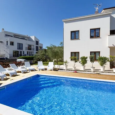 Appartamento Laura With Pool Nr. 4 *